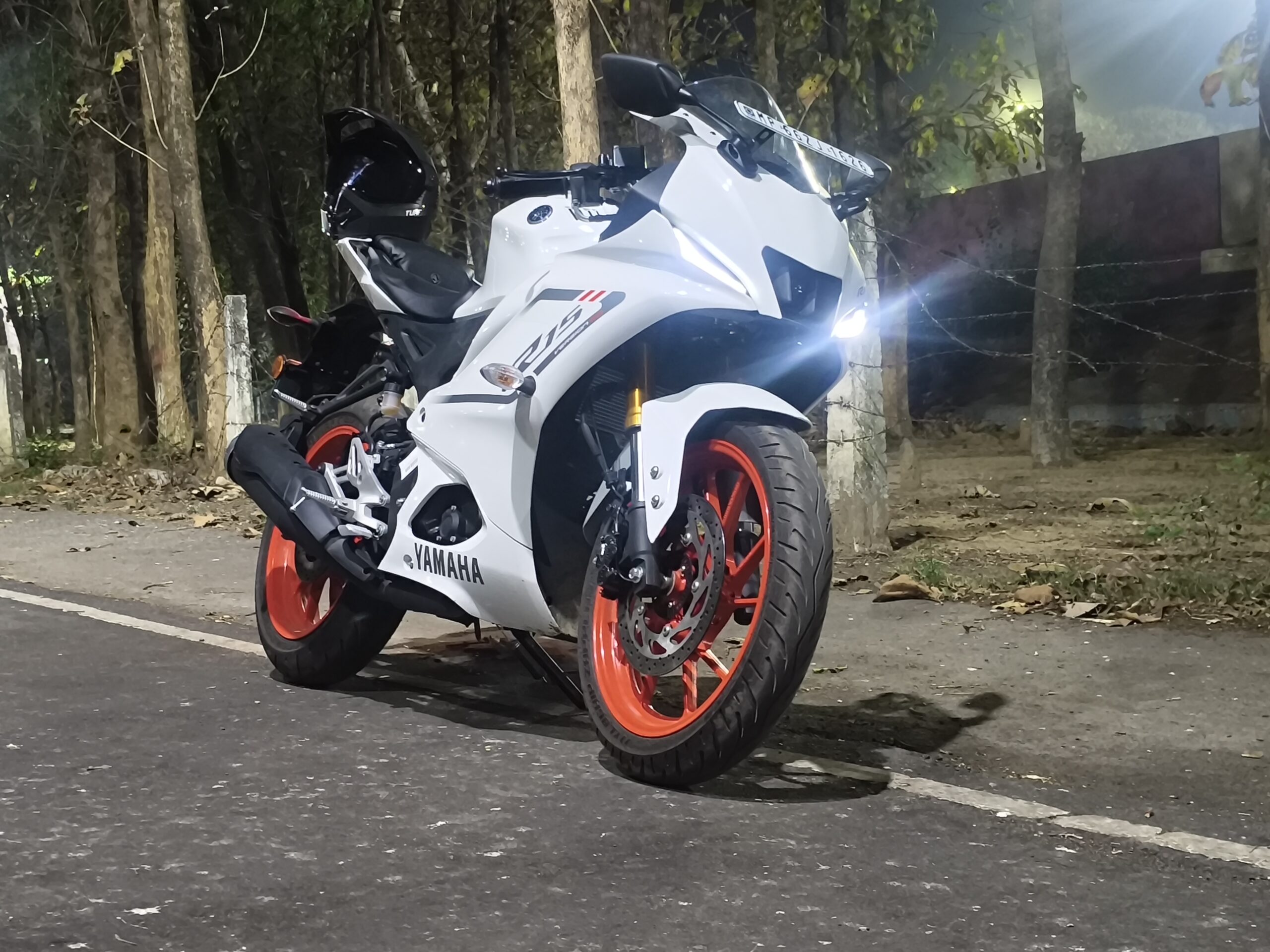 Yamaha R15 V4 white 